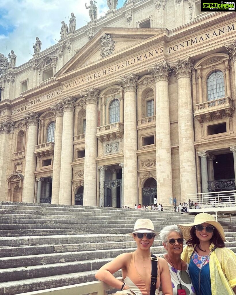 Shamita Shetty Instagram - A day at St Peter’s Basilica ❤️ #stpetersbasilica #italy #rome #traveldiaries