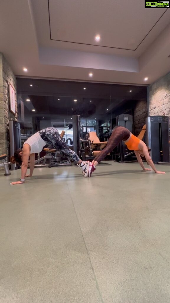 Shamita Shetty Instagram - We took this partner handstand challenge. It was so much fun and literally challenged our wrists, arms, shoulders, back and core 😅 Are you game for this? Remix this with us and we will give you a shoutout for your effort on our stories 💪👍 . . . #mondaymotivation #workoutwithshamita #fitnessmotivation #fitnessjourney #workoutmotivation #fitnesachallenge #stronggirl #love #gratitude