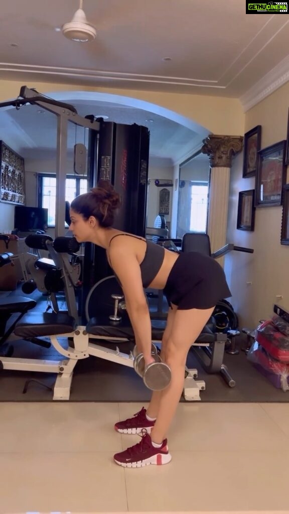 Shamita Shetty Instagram - Full body workout 🦋💪🏻🏋🏼‍♀🤸‍♀ @clubrpm . . . #mondaymotivation #gymgirl #workoutwithshamita #gymmotivation #stronggirl #love #gratitude