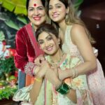 Shamita Shetty Instagram - Happy international Mother’s Day Ma ❤️ Thankyou for ur unconditional love ,prayers ,sacrifices n so much more ❤️🦋 love u soo much🦋 @sunandashetty10 @theshilpashetty #happyinternationalmothersday #love #mom #happiness #gratitude #mothersday