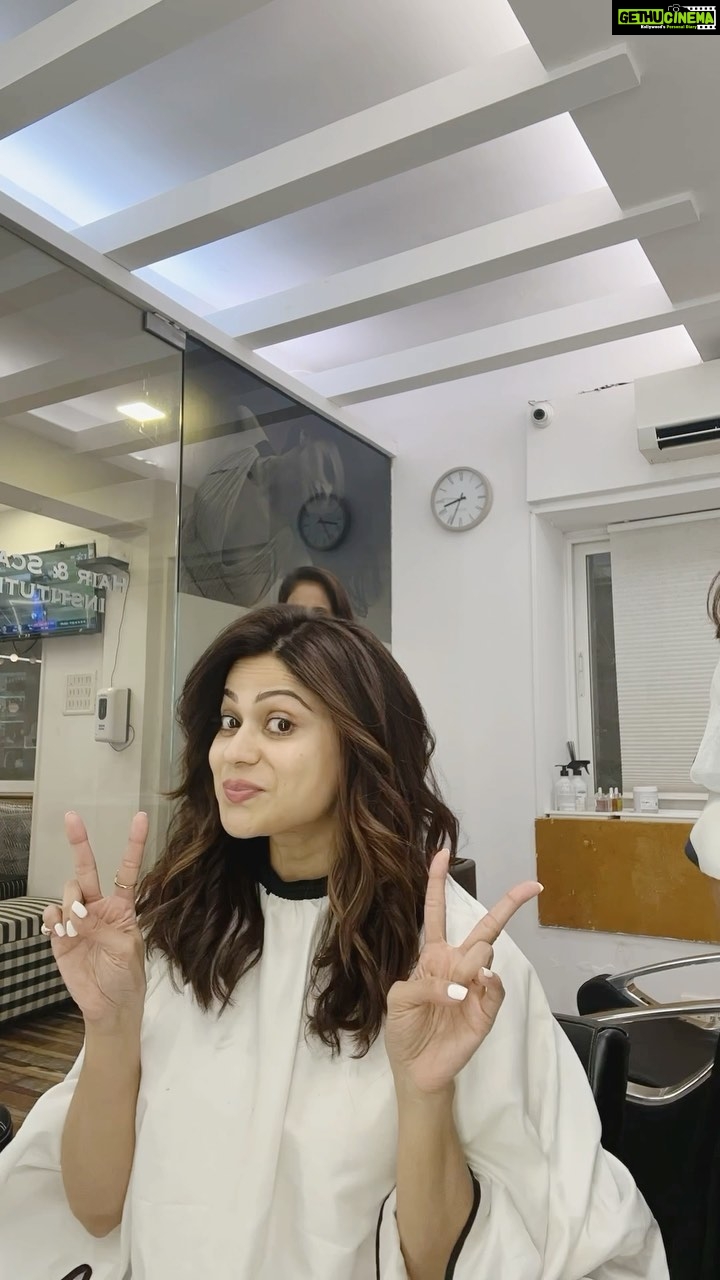 Shamita Shetty Instagram - Time for a change I say! Let’s start with hair ✂️n color 🦋 😛Love u @kantamotwani ❤️ @kromakaysalon