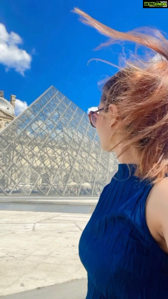 Shamlee Instagram - The Louvre 🖤