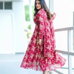 Shamna Kasim Instagram - The most beautiful thing that u can wear is confidence…. Costume: @riti_boutique Pics: @v_capturesphotography Hairstylist: @hairartistpoojagupta Personal staff: @pranay_kohli @etvtelugu2708 @etvwin #dheepremierleague #lovemyjob 🧿