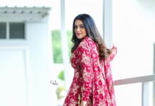 Shamna Kasim Instagram - The most beautiful thing that u can wear is confidence…. Costume: @riti_boutique Pics: @v_capturesphotography Hairstylist: @hairartistpoojagupta Personal staff: @pranay_kohli @etvtelugu2708 @etvwin #dheepremierleague #lovemyjob 🧿