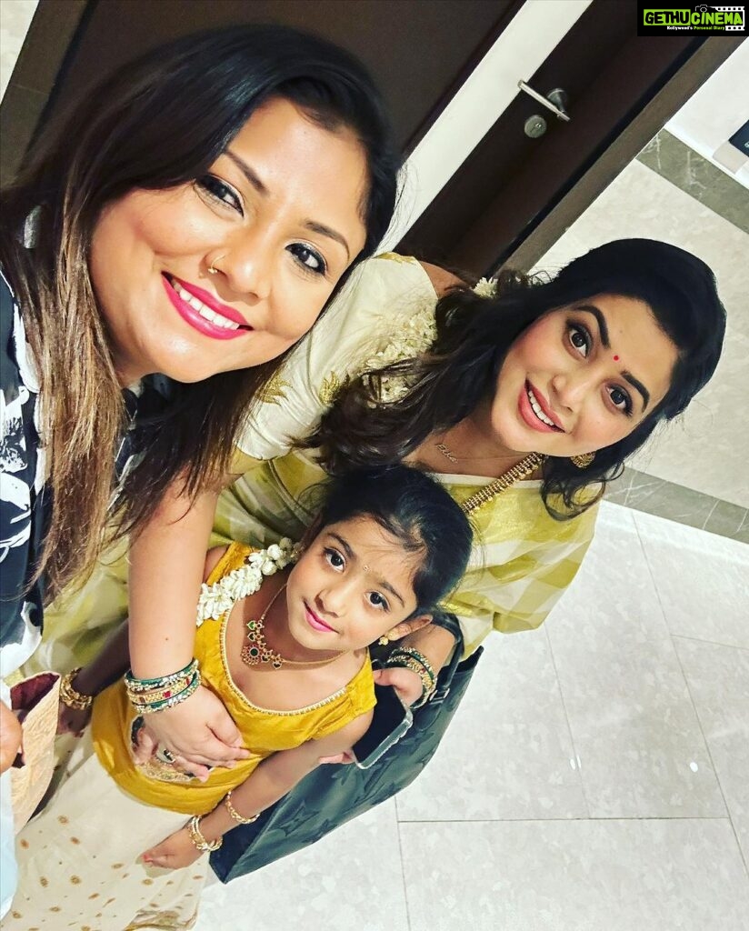 Shamna Kasim Instagram - Onam begins …. Happy Onam with chinnatty …. Dubai, United Arab Emirates