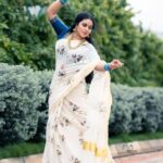 Shamna Kasim Instagram – Happy chingam 🙏 

Saree: @gsensemble_official 
Blouse: @vasudevan.arun 
Jewelry: @emmadi_silver_jewellery_hyd 
Pics: @v_capturesphotography 
Hairstylist: @hairartistpoojagupta 
Personal staff: @pranay_kohli