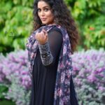 Shamna Kasim Instagram - Don’t tell people about your dreams.. Show them … Styling: @vasudevan.arun Costume: @thanzscouture Pics: @v_capturesphotography Hairstylist: @hairartistpoojagupta Personal staff: @pranay_kohli @etvtelugu2708 #dheepremierleague #lovemyjob #lovemyself 🧿