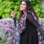 Shamna Kasim Instagram - Don’t tell people about your dreams.. Show them … Styling: @vasudevan.arun Costume: @thanzscouture Pics: @v_capturesphotography Hairstylist: @hairartistpoojagupta Personal staff: @pranay_kohli @etvtelugu2708 #dheepremierleague #lovemyjob #lovemyself 🧿