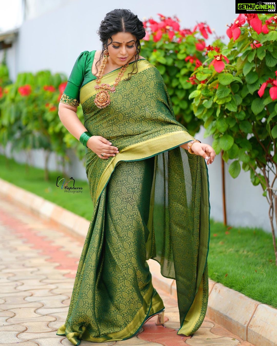 Shamna Kasim Instagram - Nothing feels as perfect as a saree ❤️ Styling: @vasudevan.arun Saree: @zoella_dubai Saree blouse: @vasudevan.arun Jewelry: @emmadi_silver_jewellery Pics: @v_capturesphotography Hairstylist: @hairartistpoojagupta Personal staff: @pranay_kohli @etvtelugu2708 #dheepremierleague #lovemyjob 🧿