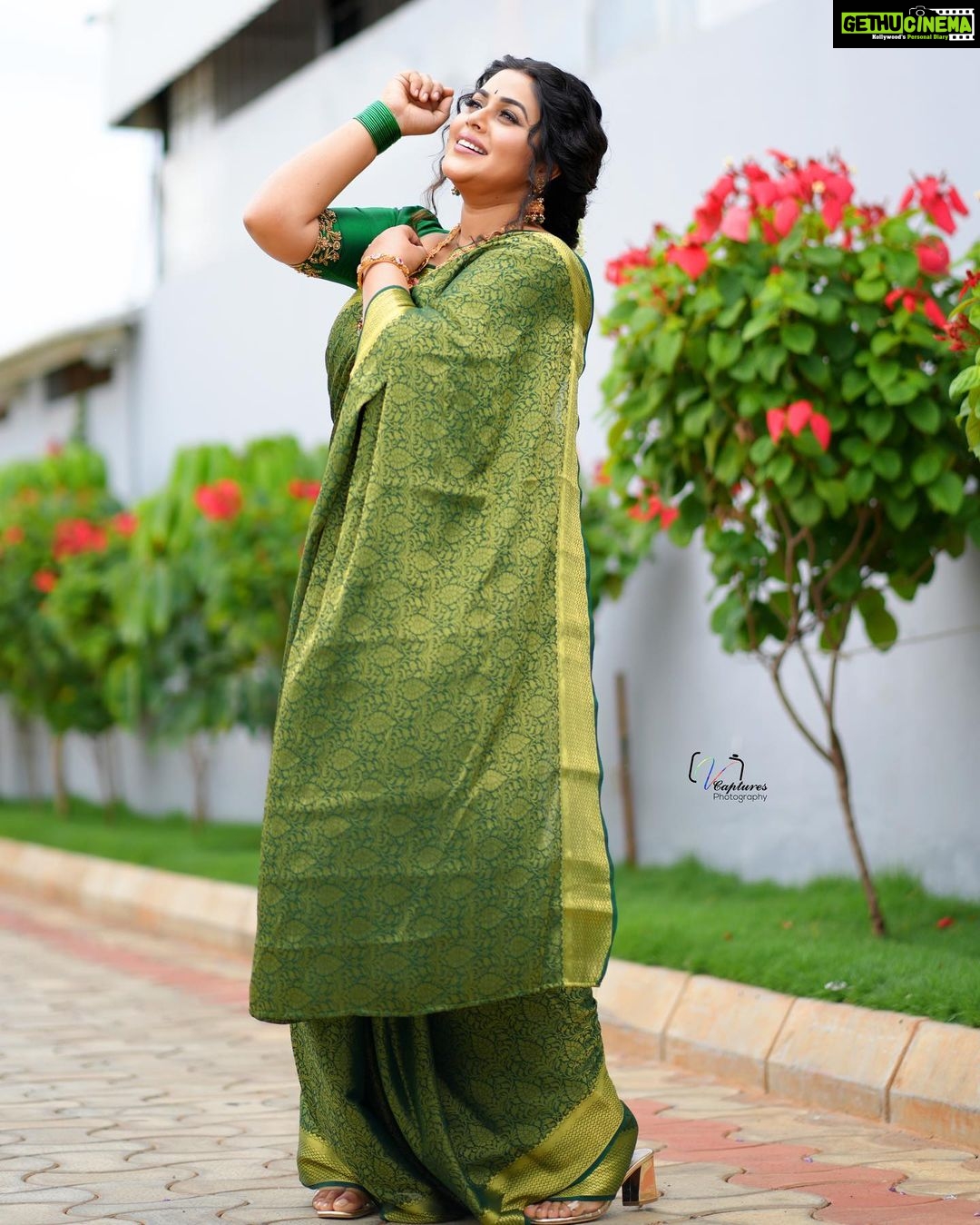 Shamna Kasim Instagram - Nothing feels as perfect as a saree ❤️ Styling: @vasudevan.arun Saree: @zoella_dubai Saree blouse: @vasudevan.arun Jewelry: @emmadi_silver_jewellery Pics: @v_capturesphotography Hairstylist: @hairartistpoojagupta Personal staff: @pranay_kohli @etvtelugu2708 #dheepremierleague #lovemyjob 🧿