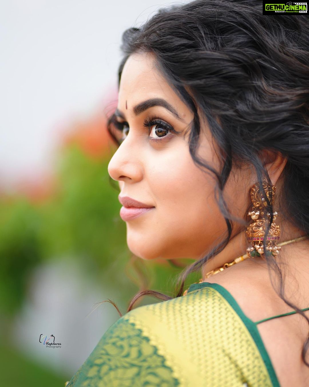 Shamna Kasim Instagram - Nothing feels as perfect as a saree ❤️ Styling: @vasudevan.arun Saree: @zoella_dubai Saree blouse: @vasudevan.arun Jewelry: @emmadi_silver_jewellery Pics: @v_capturesphotography Hairstylist: @hairartistpoojagupta Personal staff: @pranay_kohli @etvtelugu2708 #dheepremierleague #lovemyjob 🧿