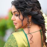 Shamna Kasim Instagram - Nothing feels as perfect as a saree ❤️ Styling: @vasudevan.arun Saree: @zoella_dubai Saree blouse: @vasudevan.arun Jewelry: @emmadi_silver_jewellery Pics: @v_capturesphotography Hairstylist: @hairartistpoojagupta Personal staff: @pranay_kohli @etvtelugu2708 #dheepremierleague #lovemyjob 🧿