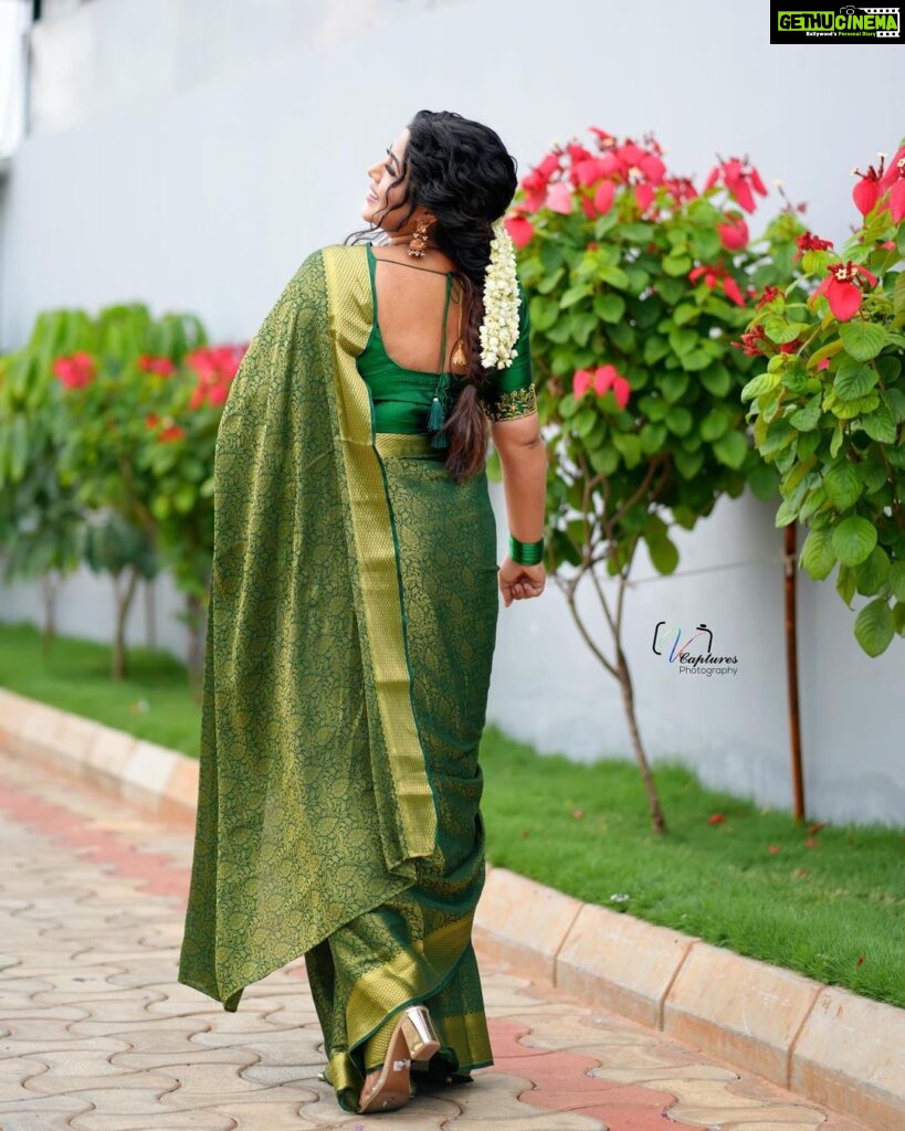 Shamna Kasim Instagram - Nothing feels as perfect as a saree ❤️ Styling: @vasudevan.arun Saree: @zoella_dubai Saree blouse: @vasudevan.arun Jewelry: @emmadi_silver_jewellery Pics: @v_capturesphotography Hairstylist: @hairartistpoojagupta Personal staff: @pranay_kohli @etvtelugu2708 #dheepremierleague #lovemyjob 🧿