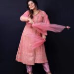 Shamna Kasim Instagram - Elegance is a discipline of life…. Outfit: @jazaashdesignstudio Jewelry: @emmadi_silver_jewellery Pics: @ravi_cross_clickx @v_capturesphotography Hairstylist: @hairartistpoojagupta Personal staff: @pranay_kohli @etvtelugu2708 #dheepremierleague #lovemyjob #lovemyself ❤️🧿