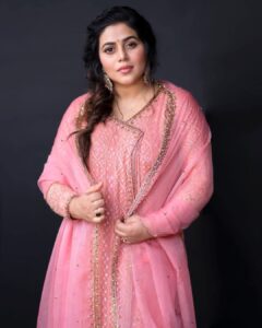 Shamna Kasim Instagram - Elegance is a discipline of life…. Outfit: @jazaashdesignstudio Jewelry: @emmadi_silver_jewellery Pics: @ravi_cross_clickx @v_capturesphotography Hairstylist: @hairartistpoojagupta Personal staff: @pranay_kohli @etvtelugu2708 #dheepremierleague #lovemyjob #lovemyself ❤️🧿