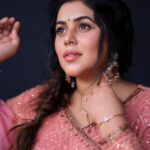 Shamna Kasim Instagram - Elegance is a discipline of life…. Outfit: @jazaashdesignstudio Jewelry: @emmadi_silver_jewellery Pics: @ravi_cross_clickx @v_capturesphotography Hairstylist: @hairartistpoojagupta Personal staff: @pranay_kohli @etvtelugu2708 #dheepremierleague #lovemyjob #lovemyself ❤️🧿