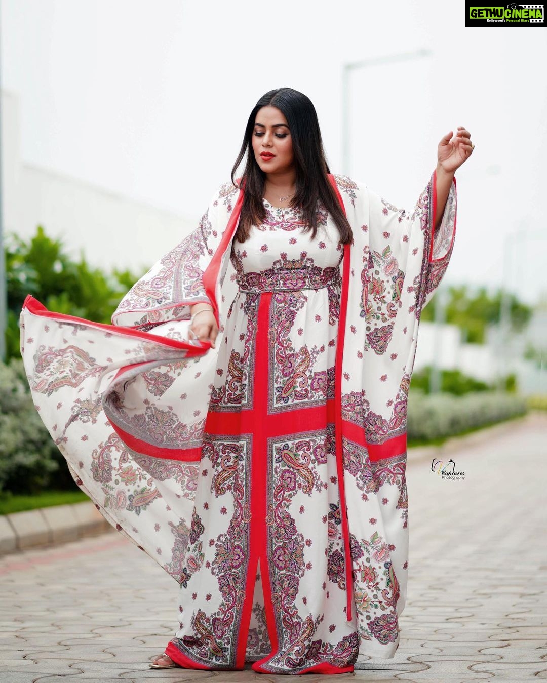 Shamna Kasim Instagram - To fall in love with yourself is the first secret to happiness ❤️ Outfit: @imraabespoke Pics: @v_capturesphotography Hairstylist: @hairartistpoojagupta Personal staff: @pranay_kohli #dheepremierleague #etvtelugu @etvtelugu2708