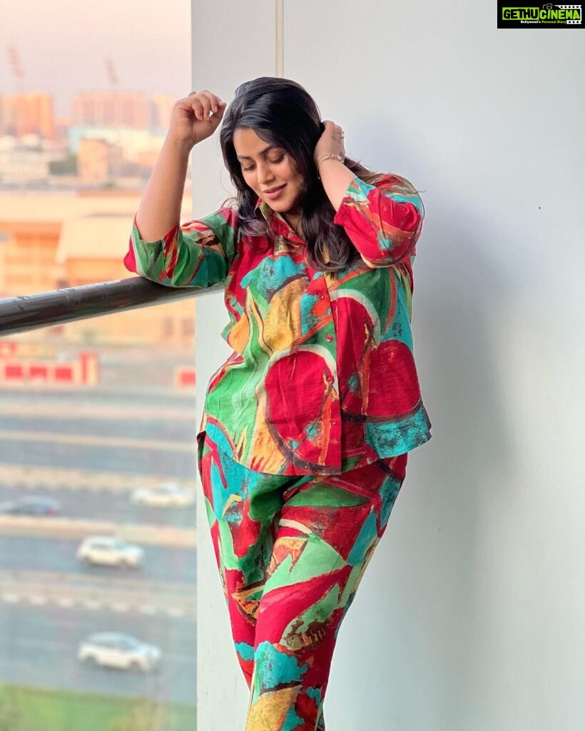 Shamna Kasim Instagram - There is only one happiness in life, to love and to be loved😍 Costume : @resha_by_rehana_shana