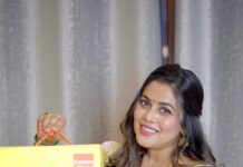 Shamna Kasim Instagram - 🌼ഈ ഓണം ഈസ്റ്റേണിനൊപ്പം🌼 AthamPathum Perfect Aakam with Eastern @eastern_in #eastern #athampathumperfectakkam #easternonam2023 #onam2023 #onamreels #onamspecial #onamsong #perfecttastepartner #perfect #perfecttaste #perfectcolour #പെർഫെക്ടസ്മെല് @sheekampany