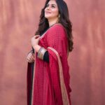 Shamna Kasim Instagram - Confidence has no competition…. Outfit: @shemyofficial Pics: @ravi_cross_clickx Hairstylist: @hairartistpoojagupta Personal staff: @pranay_kohli #dheepremierleague #etvtelugu #lovemyjob ❤️
