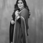 Shamna Kasim Instagram - Confidence has no competition…. Outfit: @shemyofficial Pics: @ravi_cross_clickx Hairstylist: @hairartistpoojagupta Personal staff: @pranay_kohli #dheepremierleague #etvtelugu #lovemyjob ❤️
