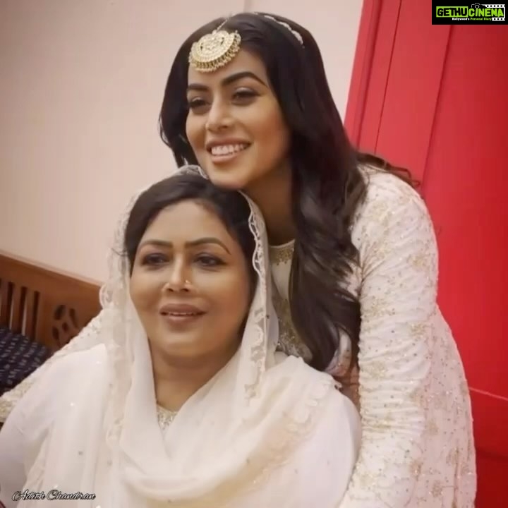 Shamna Kasim Instagram - Mummy u are my life , for all my success and happiness u are the one❤️ we 5 kids are bless to have a mother like u ❤️ we love u lots & lots ❤️ #happymothersday ❤️