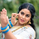 Shamna Kasim Instagram - Happy chingam 🙏 Saree: @gsensemble_official Blouse: @vasudevan.arun Jewelry: @emmadi_silver_jewellery_hyd Pics: @v_capturesphotography Hairstylist: @hairartistpoojagupta Personal staff: @pranay_kohli