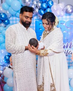Shamna Kasim Instagram - Masha Allah 🤲

Hamdu outfit: @azzbee_couture 
Mine & Ekka outfit: @imraabespoke 
Events: @dmedia_events 
Pics: @shutter_mediaindxb