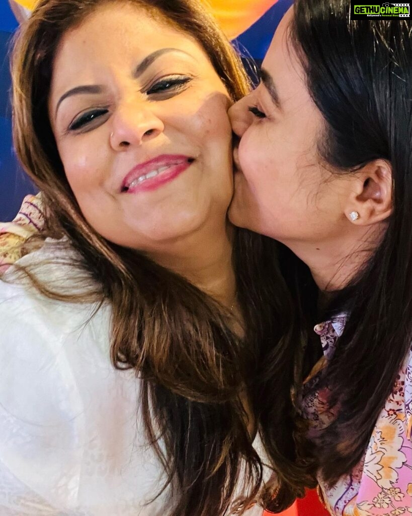 Shamna Kasim Instagram - Very very happy birthday my chakkare 😘😘😘 one and only soul friend that I have in my life it’s u diiii ❤️ in my happiness & sadness’s u stood behind me like a pillar with all support love u so so so much chakkare 😘 u smile, laugh with full heart be like this always praying for ur good health, wealth, happiness and more and more successful life ❤️❤️❤️ HAPPY BIRTHDAY @tzclicks 😘