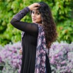 Shamna Kasim Instagram - Don’t tell people about your dreams.. Show them … Styling: @vasudevan.arun Costume: @thanzscouture Pics: @v_capturesphotography Hairstylist: @hairartistpoojagupta Personal staff: @pranay_kohli @etvtelugu2708 #dheepremierleague #lovemyjob #lovemyself 🧿