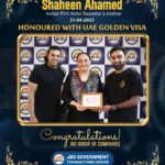 Shamna Kasim Instagram - സിനിമാതാരം ആര്യയുടെ കുടുംബത്തിന് പെരുന്നാൾ സമ്മാനം: അവധിദിനത്തിലും യുഎഇ ഗോൾഡൻ വിസ സാധ്യമാക്കി ജെബിഎസ് ഗ്രൂപ്പ് ഓഫ് കമ്പനി യുഎഇയിലെ ചെറിയ പെരുന്നാൾ അവധി ദിനത്തിലും പ്രമുഖ സിനിമാതാരം ആര്യയുടെ കുടുംബത്തിന് ഗോൾഡൻ വിസ നേടിക്കൊടുത്ത് ജെബിഎസ് ഗ്രൂപ്പ് ഓഫ് കമ്പനിയും കമ്പനിയുടെ സിഇഒയും ഫൗണ്ടറുമായ ഡോ.ഷാനിദ് ബിൻ മുഹമ്മദും. ആര്യ- സയേഷ താരദമ്പതികളുടെ മകൾ അരിയാനയ്ക്കും സയേഷയുടെ അമ്മ ഷഹീനിനുമാണ് അവധി ദിനത്തിലും യുഎഇ ഗോൾഡൻ വിസ ലഭ്യമായത്. 24 മണിക്കൂറും പ്രവർത്തിക്കുന്ന യുഎഇയുടെ ടെർമിനൽ 3 എമിഗ്രേഷൻ സേവനം ഉപയോഗപ്പെടുത്തികൊണ്ടാണ് ജെബിഎസ് ഗ്രൂപ്പ് ഓഫ് കമ്പനി ആര്യയുടെ കുടുംബത്തിന് പെരുന്നാൾ സമ്മാനമായി ഗോൾഡൻ വിസ നേടിക്കൊടുത്തത്. @aryaoffl @sayyeshaa @gdrfadubai @dubaimediaoffice @dubaiculture @visit.dubai @lovindubai @dubaiairports @jbs_group_of_companies