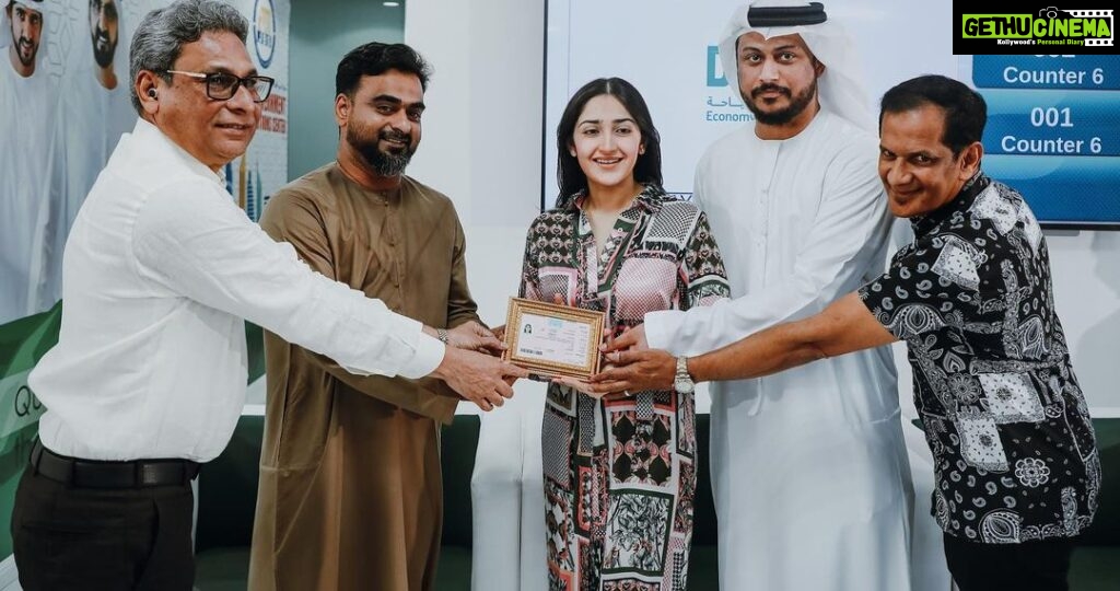 Shamna Kasim Instagram - Thank you so much for visit JBS GROUP OF COMPANIES Visit for uae 🇦🇪 golden visa collect @aryaoffl @sayyeshaa