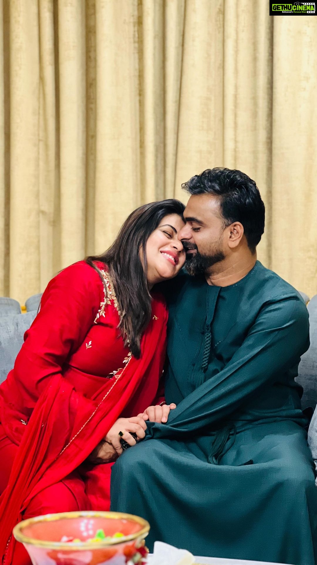 Shamna Kasim Instagram - Very very happy to be his strong woman ❤️🧿 wishing all the wonderful women out there very very #happywomensday ❤️