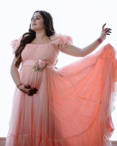 Shamna Kasim Instagram - Life’s biggest miracle is the gift of having life growing inside of u ❤️🧿

Costume: @riti_boutique 
Pics: @studio360byplanj 
Makeup&hair: @sijanmakeupartist 
Henna: @shabnam_mehendi_kochi