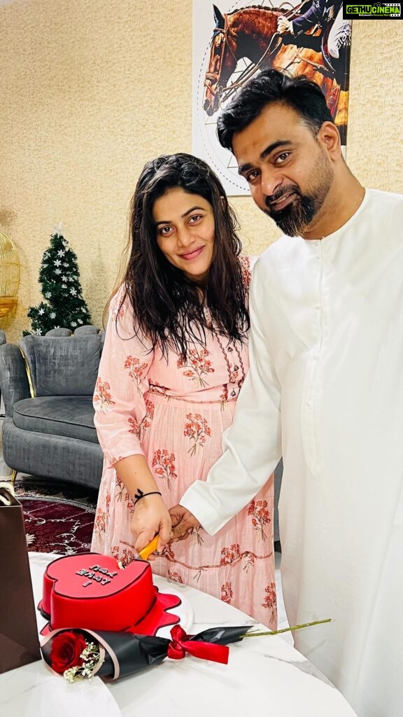 Shamna Kasim Instagram - There are 14 billions arms in this dunya and yours are the only ones i always want to be in❤️😘🧿 @dr.shanid_asifali