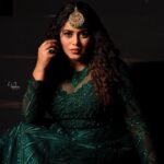 Shamna Kasim Instagram - Thank u so much ekka for the lovely gift 😘 Dhee14 finale outfit gifted by my Ekka😘 Pics: @v_capturesphotography Hairstylist: @hairartistpoojagupta Personal staff: @pranay_kohli