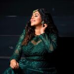 Shamna Kasim Instagram - Thank u so much ekka for the lovely gift 😘 Dhee14 finale outfit gifted by my Ekka😘 Pics: @v_capturesphotography Hairstylist: @hairartistpoojagupta Personal staff: @pranay_kohli