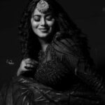 Shamna Kasim Instagram - Thank u so much ekka for the lovely gift 😘 Dhee14 finale outfit gifted by my Ekka😘 Pics: @v_capturesphotography Hairstylist: @hairartistpoojagupta Personal staff: @pranay_kohli