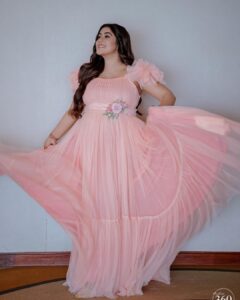 Shamna Kasim Instagram - Life’s biggest miracle is the gift of having life growing inside of u ❤️🧿

Costume: @riti_boutique 
Pics: @studio360byplanj 
Makeup&hair: @sijanmakeupartist 
Henna: @shabnam_mehendi_kochi