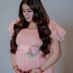 Shamna Kasim Instagram - Life’s biggest miracle is the gift of having life growing inside of u ❤️🧿 Costume: @riti_boutique Pics: @studio360byplanj Makeup&hair: @sijanmakeupartist Henna: @shabnam_mehendi_kochi