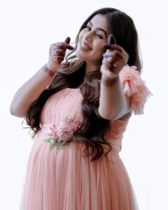 Shamna Kasim Instagram - Life’s biggest miracle is the gift of having life growing inside of u ❤️🧿

Costume: @riti_boutique 
Pics: @studio360byplanj 
Makeup&hair: @sijanmakeupartist 
Henna: @shabnam_mehendi_kochi