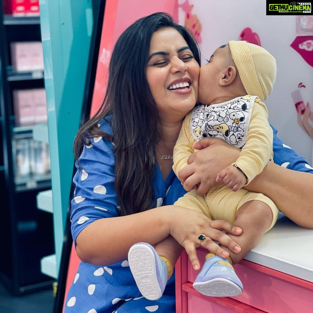 Shamna Kasim Instagram - The happiness you get being a mother u will not get that in anything…. Having the best and the best time of my life 🤲