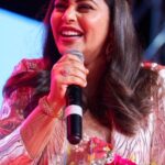 Shamna Kasim Instagram - Lovely @shamnakasim in ReSHA’s longline premium brocade jacket decoration with a golden pattern shines in the light.The straightforward silhouette and three-quarter length sleeves assist the style in its polished aesthetic. 💌 DM for orders #resha #clothing #ootd #onlinestore #onlineshopping #dubaifashion #uaefashion #shoppingonline #uaeonlineshop #instashoppingdubai #uaeclothingstore #trend #fashion#onlineboutiqueshopping Dubai UAE