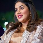 Shamna Kasim Instagram - Thank u so much @resha_by_rehana_shana for this beautiful outfit in a very short time 😍😘 and thank u @arabianvoice.ae for inviting for this wonderful start 😍 Costume : @resha_by_rehana_shana Hairstylist : @alsadiqbeautysaloon