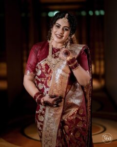 Shamna Kasim Instagram - Best moments of my life ❤️🙏🧿
Thank u all for all the blessings u showered on me and my baby❤️😍

Pics: @studio360byplanj 
Events: @abm__events 
Saree: nandini_by_nitijkundu 
Makeup&hair: @sijanmakeupartist 
Styling & blouse: @vasudevan.arun 
Dupatta: @jazaashdesignstudio
Mehindi: @shabnam_mehendi_kochi 
Maangtikka: @themakeupboxx_