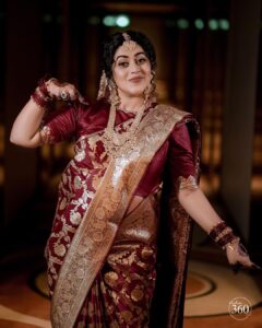 Shamna Kasim Instagram - Best moments of my life ❤️🙏🧿
Thank u all for all the blessings u showered on me and my baby❤️😍

Pics: @studio360byplanj 
Events: @abm__events 
Saree: nandini_by_nitijkundu 
Makeup&hair: @sijanmakeupartist 
Styling & blouse: @vasudevan.arun 
Dupatta: @jazaashdesignstudio
Mehindi: @shabnam_mehendi_kochi 
Maangtikka: @themakeupboxx_
