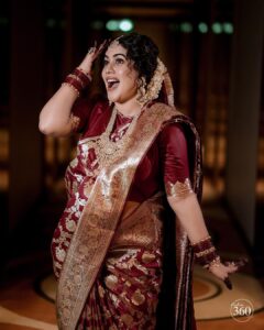 Shamna Kasim Instagram - Best moments of my life ❤️🙏🧿
Thank u all for all the blessings u showered on me and my baby❤️😍

Pics: @studio360byplanj 
Events: @abm__events 
Saree: nandini_by_nitijkundu 
Makeup&hair: @sijanmakeupartist 
Styling & blouse: @vasudevan.arun 
Dupatta: @jazaashdesignstudio
Mehindi: @shabnam_mehendi_kochi 
Maangtikka: @themakeupboxx_