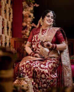 Shamna Kasim Instagram - Best moments of my life ❤️🙏🧿
Thank u all for all the blessings u showered on me and my baby❤️😍

Pics: @studio360byplanj 
Events: @abm__events 
Saree: nandini_by_nitijkundu 
Makeup&hair: @sijanmakeupartist 
Styling & blouse: @vasudevan.arun 
Dupatta: @jazaashdesignstudio
Mehindi: @shabnam_mehendi_kochi 
Maangtikka: @themakeupboxx_