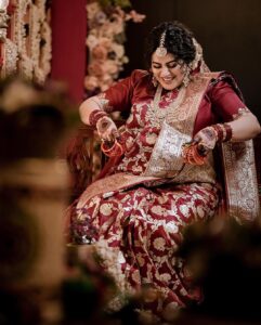 Shamna Kasim Instagram - Best moments of my life ❤️🙏🧿
Thank u all for all the blessings u showered on me and my baby❤️😍

Pics: @studio360byplanj 
Events: @abm__events 
Saree: nandini_by_nitijkundu 
Makeup&hair: @sijanmakeupartist 
Styling & blouse: @vasudevan.arun 
Dupatta: @jazaashdesignstudio
Mehindi: @shabnam_mehendi_kochi 
Maangtikka: @themakeupboxx_