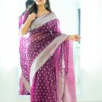 Shamna Kasim Instagram - My most favorite look is always SAREE ❤️🧿 Costume: @rithu_fashion_hub Jwellery: @kushalsfashionjewellery Pics: @ravi_cross_clickx @v_capturesphotography Hairstylist: @hairstylist_srinivas Personal staff: @pranay_kohli